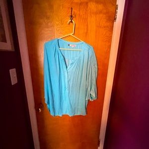 Jennifer Lopez top tourquise color